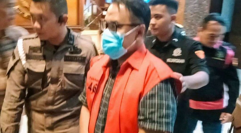 Diduga Gratifikasi Rp 3,6 Miliar, Kejati Jatim Menahan Eks Pejabat Dinas PU Surabaya