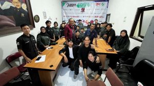 Membangun Generasi Kreatif: KFAK Ajak Siswa Magang Kenali Dunia Jurnalistik di Kantor AWS Surabaya