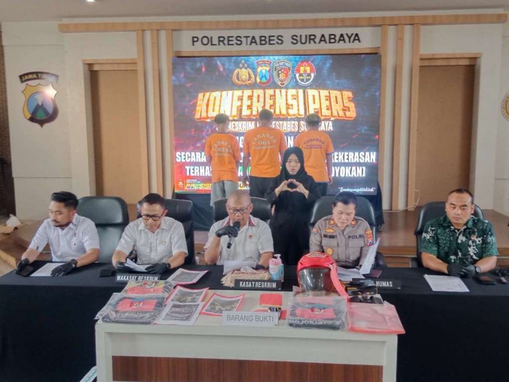 Polrestabes Surabaya Tangkap Empat Pelaku Pengeroyokan Seorang Pria Saat Konvoi Persebaya