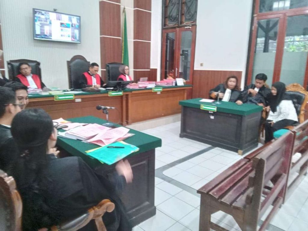 Kepala Toko Emas di Surabaya Gelapkan 1,4 Kg Perhiasan, Divonis Dua Tahun Delapan Bulan