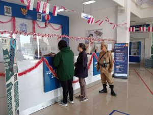 Petugas Satpas SIM Colombo Surabaya Kenakan Seragam Pejuang Veteran Sambut HUT RI ke-80