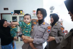 Polwan Polda Jatim Gelar Baksos di Griya Yatim Sidoarjo pada Hari Jadi ke-77