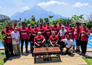 HUT ke-80 RI KOMPAK Gelar Lomba dan Podcast Bersama Pengacara Johanes Dipa di Mojokerto