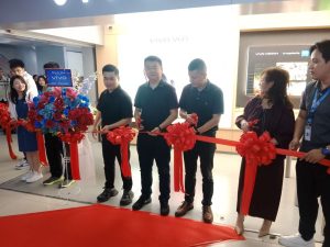 Vivo Resmikan Experience Store Baru di Plasa Marina Surabaya, Luncurkan Vivo V60