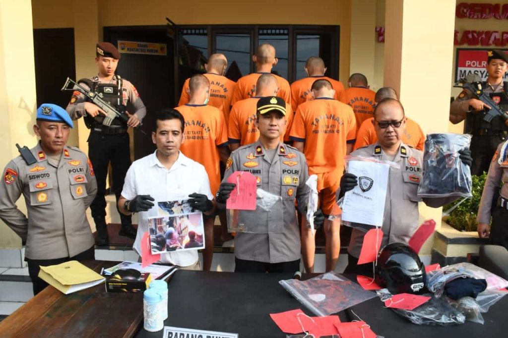 Ricuh Demo di DPRD Kota Madiun, Polisi Amankan 91 Remaja Terlibat Bom Molotov dan Perusakan