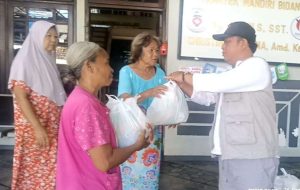 Jumat Berkah Laskar Tretan Perjuangan: Ratusan Paket Sembako Dibagikan untuk Warga Kurang Mampu di Tegalsari Surabaya