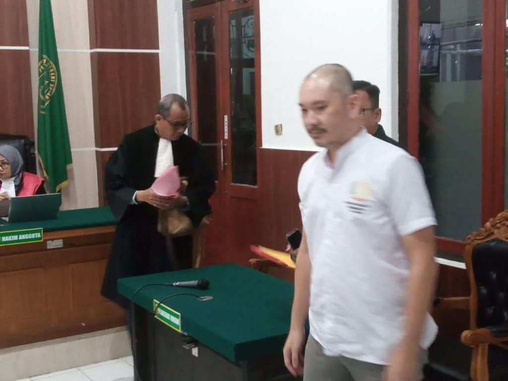 Kasus Royce Muljanto: Putra Pemilik Liek Motor Didakwa Perusakan Pintu Bank Mandiri