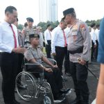 Kapolda Jatim Irjen Pol Nanang Avianto Pimpin Upacara KPLB dan Anugerahkan Penghargaan untuk 263 Personel Berprestasi