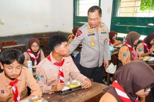 Kapolrestabes Surabaya Pastikan Dapur SPPG Aman dan Bergizi untuk Anak Sekolah