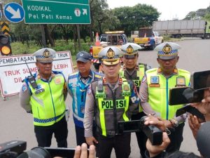 Polda Jatim Berlakukan Pembatasan Angkutan Barang Selama Nataru 2025–2026