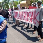 Masih Banyaknya Kondisi Jalan Rusak, GPN Gelar Unjuk Rasa Mempertanyakan Kinerja Yuhronur Efendi Sebagai Bupati Lamongan