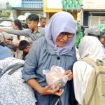 MI Muhammadyah Surabaya Berbagi Takjil