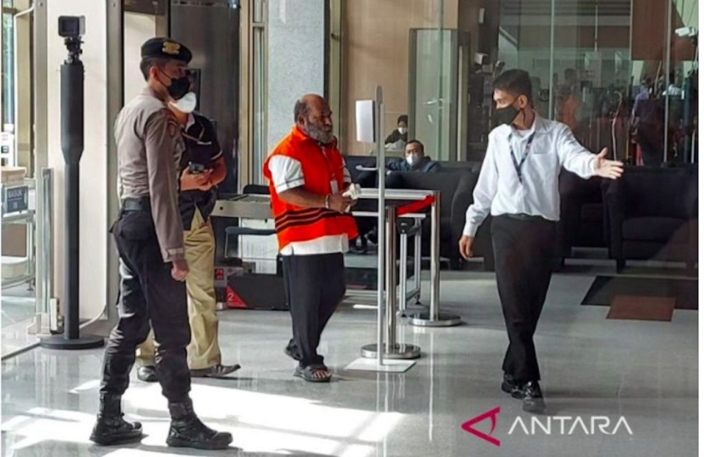 Penyuap Gubernur Papua, Lukas Enembe Resmi Tersangka