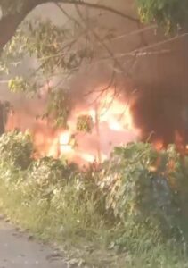 Gudang Rongsokan di Jalan Raya Kapedi Sumenep Hangus Terbakar