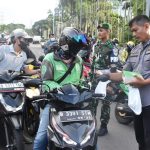 Disambut Antusias Masyarakat, Kodam Jaya Berbagi Takjil Gratis di Depan Makodam Jaya