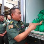 Ringankan Beban Anggota Jelang Idul Fitri, Kasad Berikan Bingkisan Lebaran