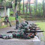 Program Latihan Tetap Terlaksana, Prajurit Ajen Divif 2 Kostrad Tingkatkan Kemampuan Menembak