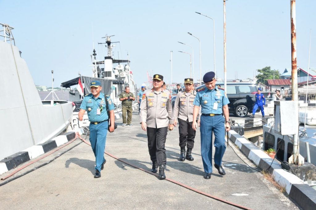 Kapolda Kalimantan barat Laksanakan CC ke Danlantamal XII