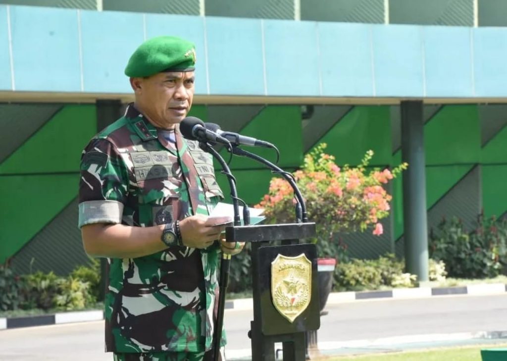 Pangdam Jaya Serahkan Bingkisan Lebaran Secara Simbolis