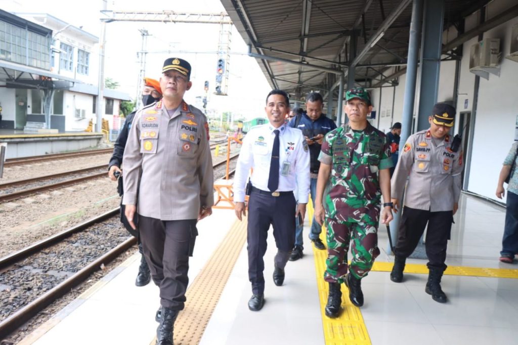 Dandim 0501/JPdan Kapolres Jakarta Pusat Tinjau Kesiapan Mudik di St. Pasar Senen
