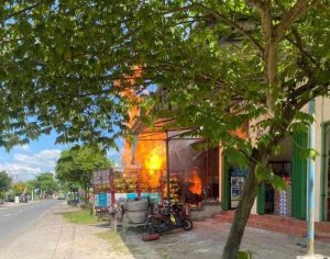 Truck Bermuatan Gas LPG Hangus Terbakar, Bikin Warga Tuban Panik