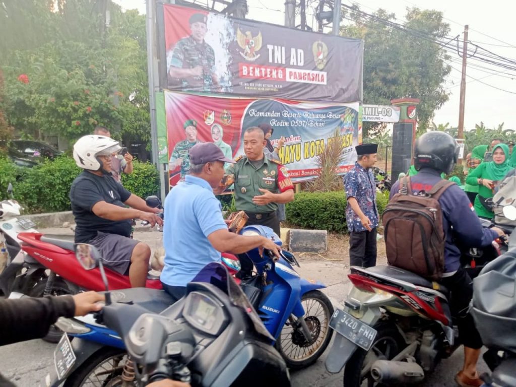 250 paket Takjil Gratis dibagikan Koramil 03/Teluk Pucung Menjelang Buka Puasa