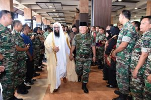 Al Qur’an Dan Kurma Dari Raja Arab Saudi Untuk Warga Mabesad