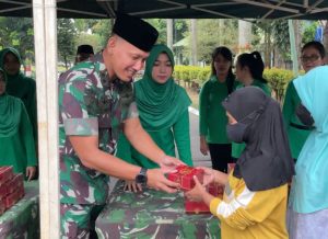 Ramadhan , Koramil 08/Jagakarsa Berbagi Takjil Gratis