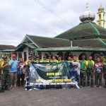 Ķarya Bakti Bersihkan Sarana Ibadah, Yonarhanud 2 Kostrad Bersama Masyarakat