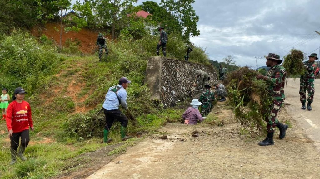 HUT Ke-73, Satgas Yonarmed 5/105 Tarik, Gelar Karya Bakti