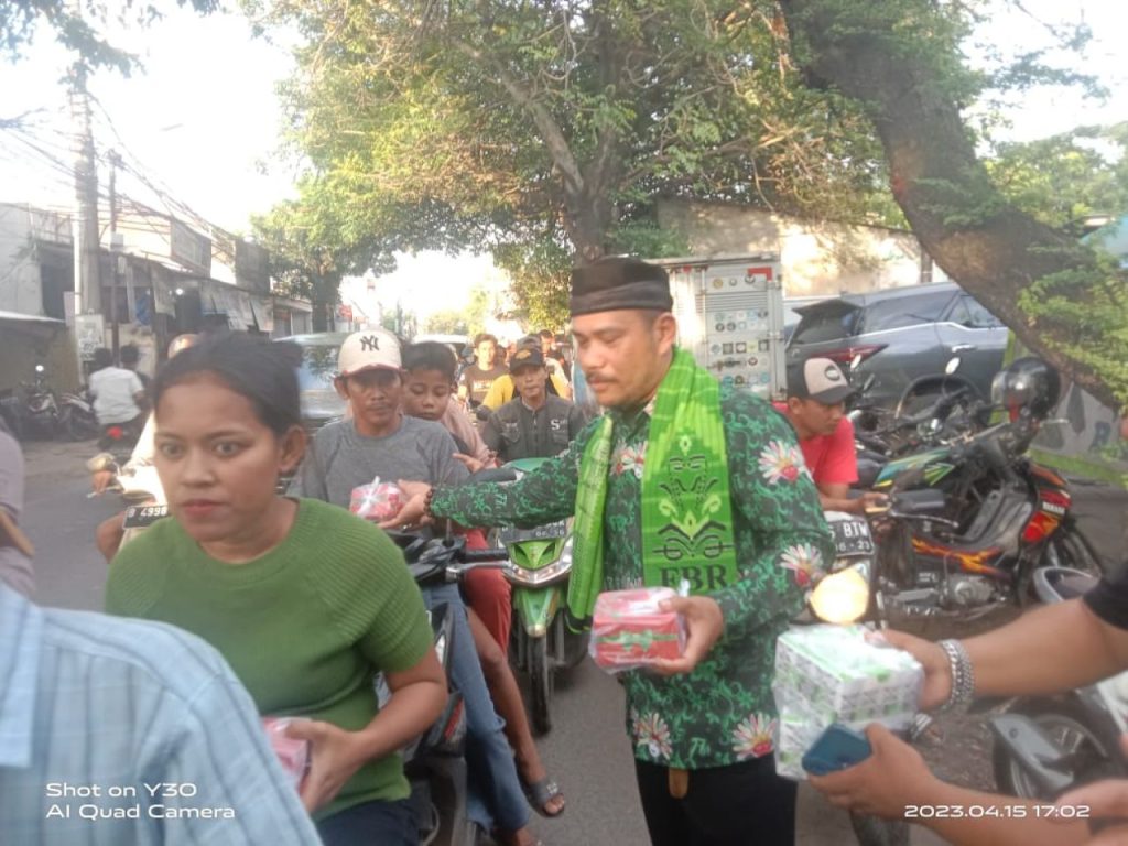 Giat Rutin Tahunan, Ormas FBR Banteng Ulung Bagikan 700 Paket Takjil Gratis