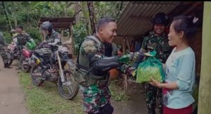 Dandim 0622/Kab. Sukabumi, Lakukan Trabas Untuk Bagikan Sembako*
