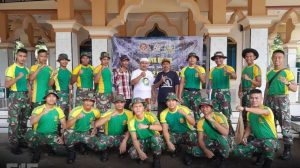 Karya Bakti Bulan Penuh Berkah, Prajurit Yonif R 515 Kostrad Bersihkan Sarana Ibadah