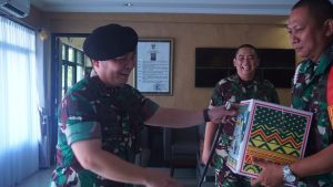 Dandim 0502/JU Selaku Dansub Kogartap 02/Jakarta Utara, Bagikan Bingkisan Kepada Anggota