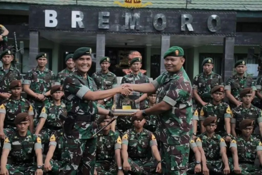 Bremoro Bekali Ilmu Untuk Calon Pemimpin, OJT Taruna Akmil di Yonif MR 413 Kostrad