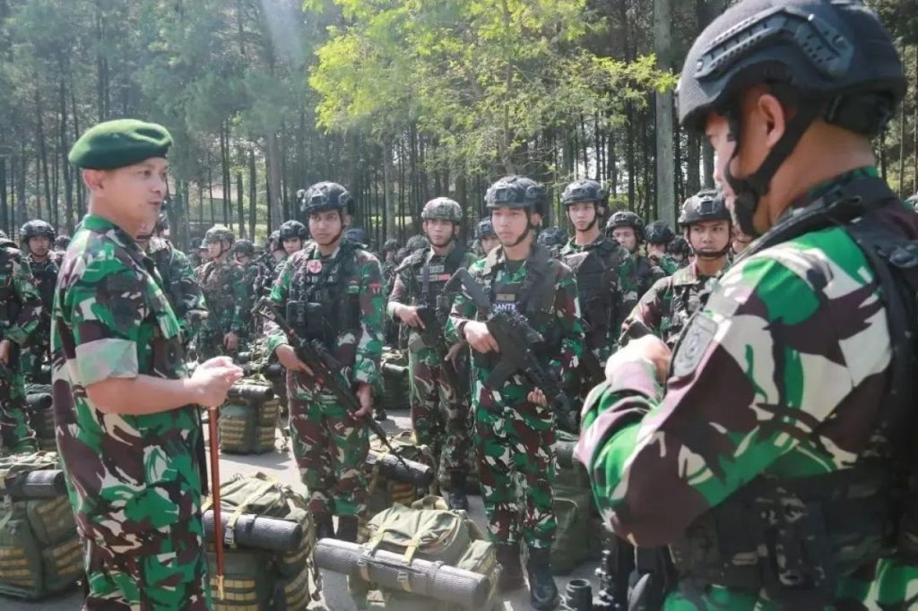 Siap Jaga Kedaulatan NKRI, Danbrigif PR 17 Kostrad Periksa Kesiapan Satgas Yonif PR 330 Kostrad