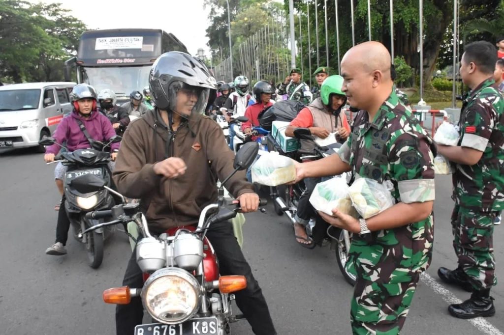Bagi Takjil Menebar Keberkahan Menuai Pahala Ramadhan