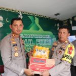 Cek Pos Lebaran 2023, Kapolrestro Tangerang Kota Serahkan Bingkisan Kepada Petugas
