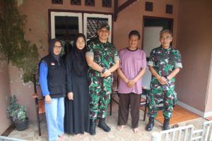 Dandim 0610/Sumedang Sambangi Orang Tua Prajurit Yang Selamat Dari Serangan KKB Papua