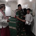 Danramil 02/Matraman Berikan Santunan Anak Yatim di Masjid Jami Baiturahmah
