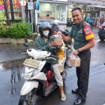 Koramil 07/Cilandak Bagi Takjil Buka Puasa Geratis