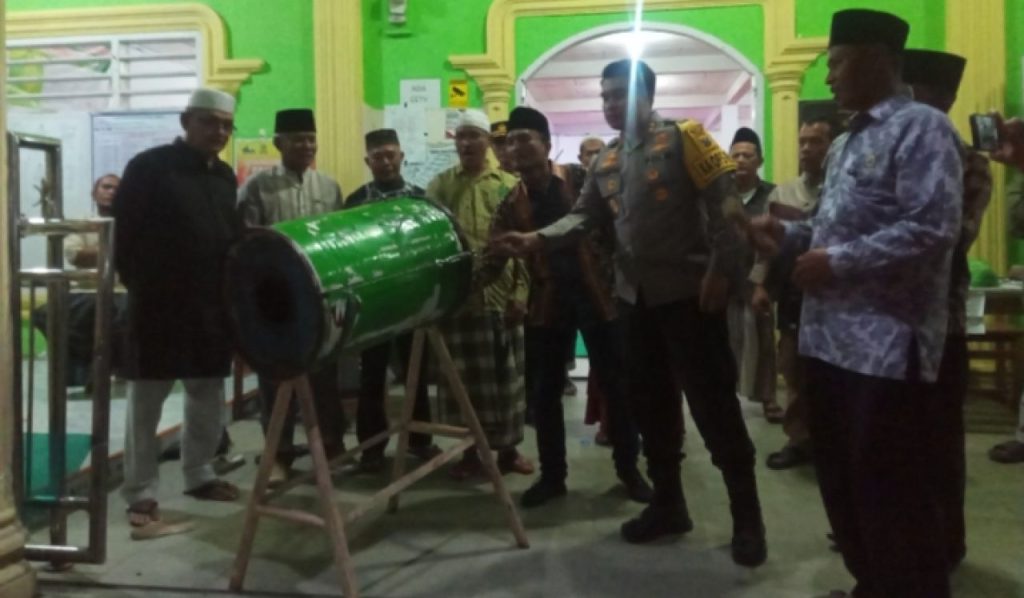 Sambut Idul Fitri, Kapolres Toba dan Wakil Bupati Lepas Pawai Takbir