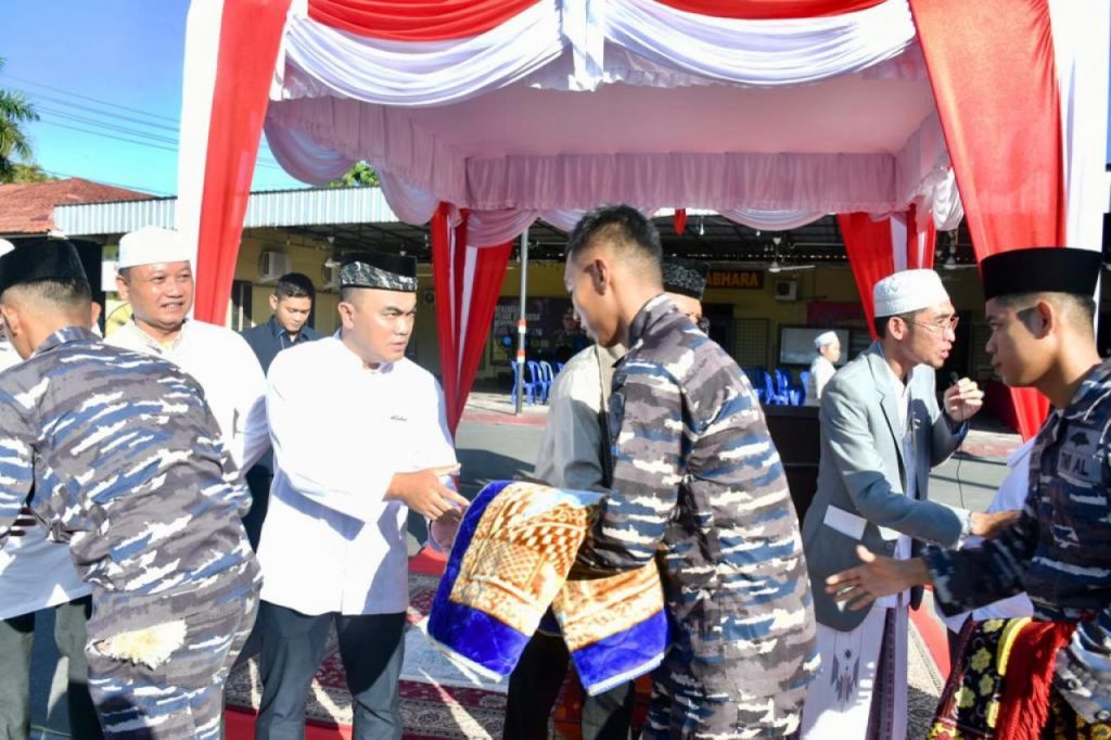 Semarak Ramadhan, Komandan Lanal Banjarmasin Sholat Idul Fitri Bersama Masyarakat