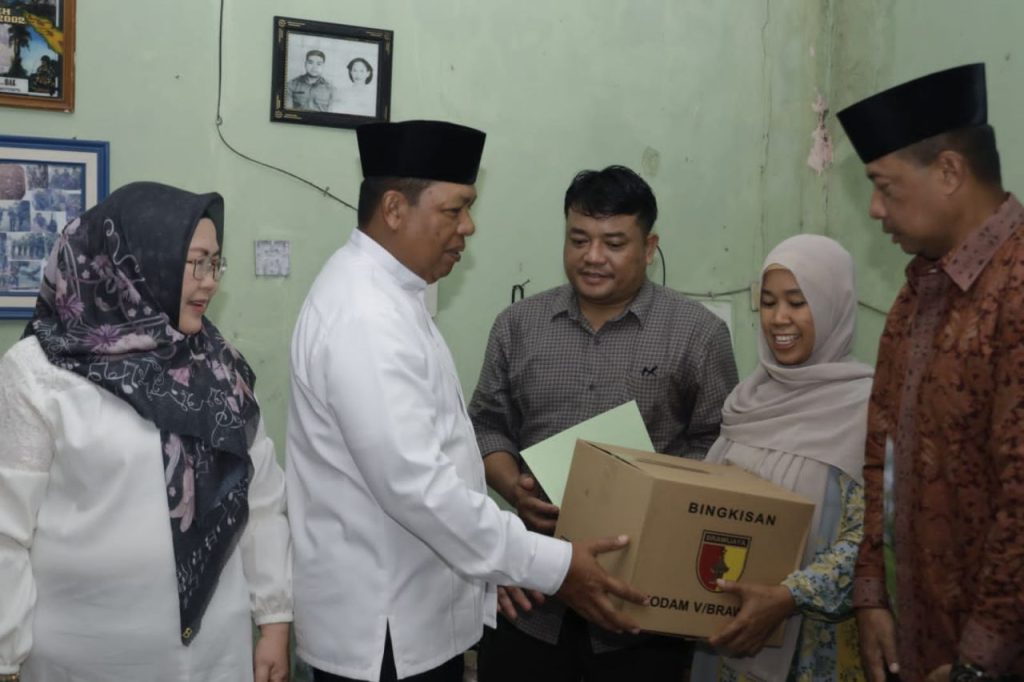 Cedera 20 Tahun, Pangdam V/Brawijaya Temui Koptu Agus Winarto dan Berikan Bantuan