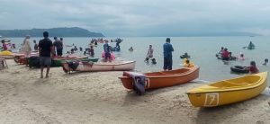 Hari Kedua Lebaran Di Balige, Pantai Bul-bul Diserbu Wisatawan