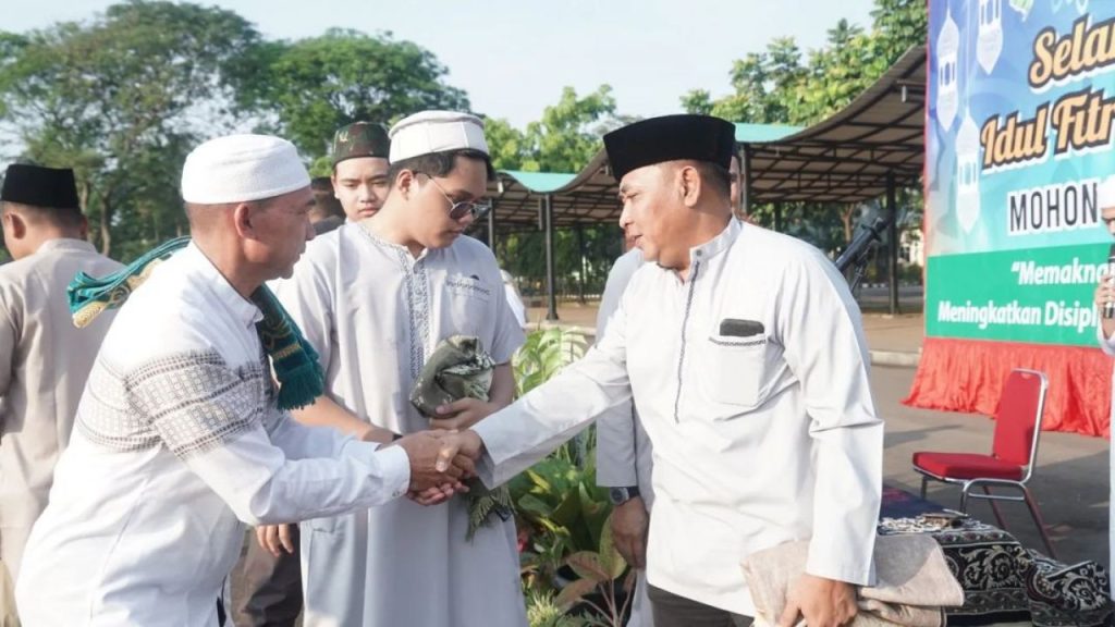 Pangdivif 1 Kostrad Laksanakan Shalat Idul Fitri 1444 H Bersama Warga Madivif 1 Kostrad Dan Masyarakat Setempat