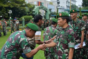 Dandim 0501 JP Letkol Inf. Bangun Siregar Pimpin Apel Pengecekan Personil Cuti Kembali Lebaran 1444 H