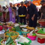 Burak Tumpeng Warnai Prosesi Acara Hajat Desa Mekargading Mapag Sri