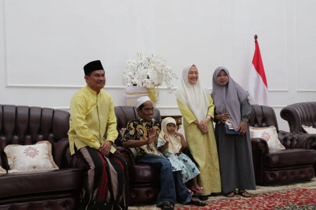 Momen Indah saat Penyandang Disabilitas Hadiri Open House Bupati Bojonegoro