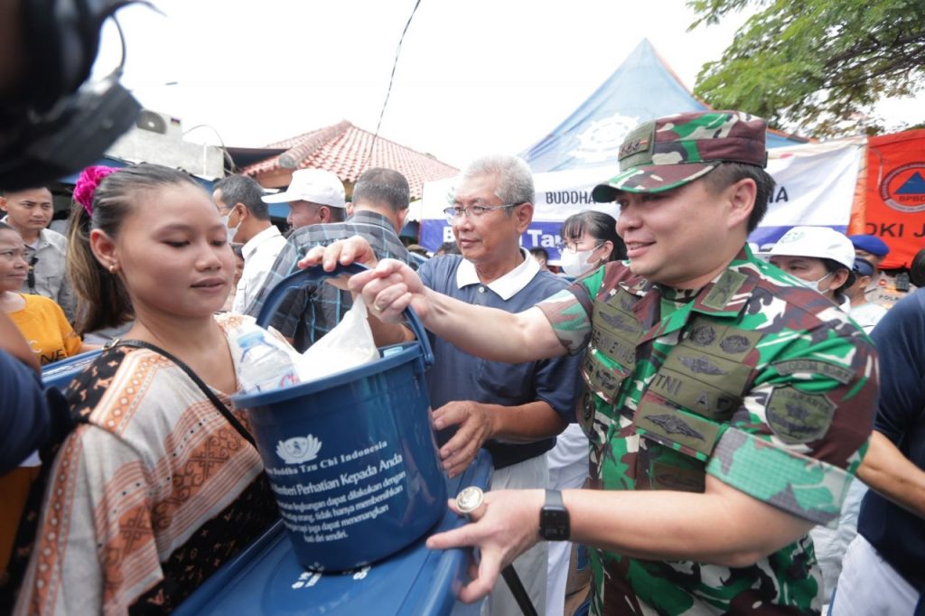 Dandim 0502/JU Hadiri Kegiatan Penyerahan Bantuan Kepada Korban Terdampak Kebakaran Di Muara Angke